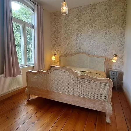 Manor House 
